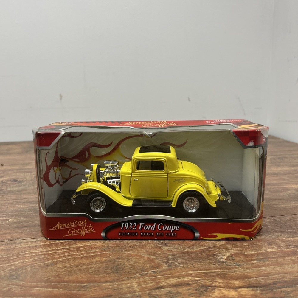 MotorMax 1:24 Scale American Graffiti John Milner's 1932 Ford Deuce Coupe - NEW